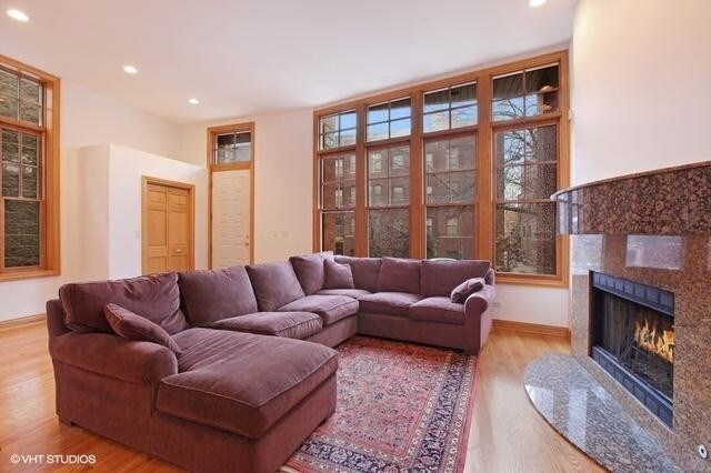 Building Photo - 6 bedroom in Chicago IL 60657