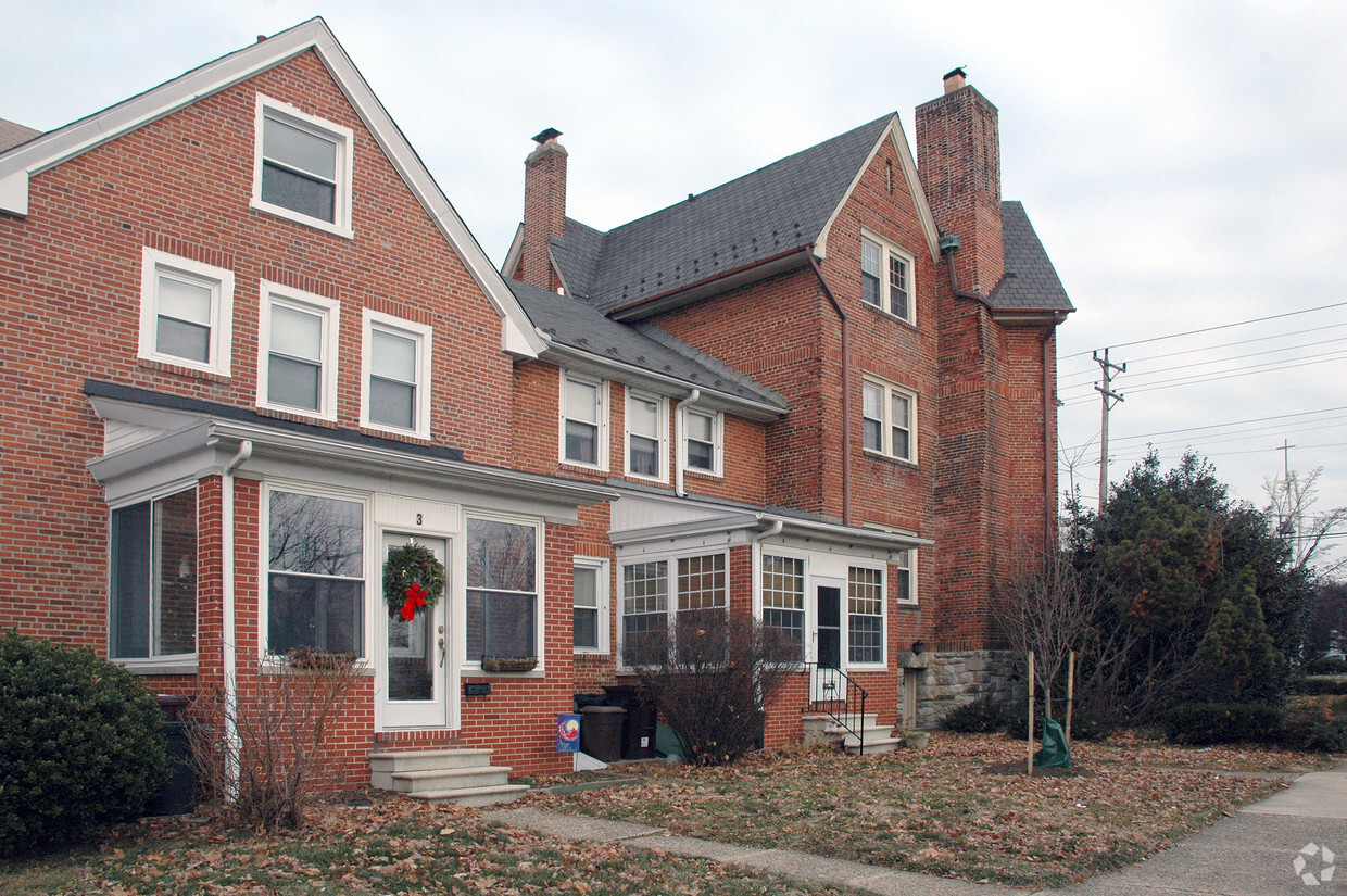 Building Photo - 2100-2102 Lancaster Ave