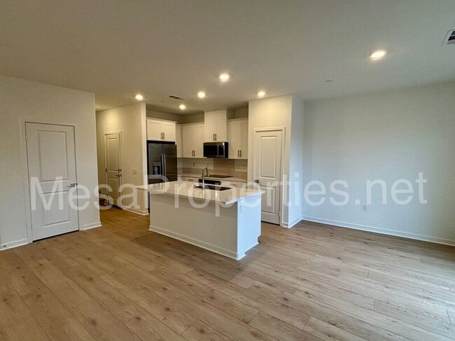 Foto del edificio - 8407 Gabrielino Ct