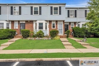 Building Photo - 17 Begonia Ct