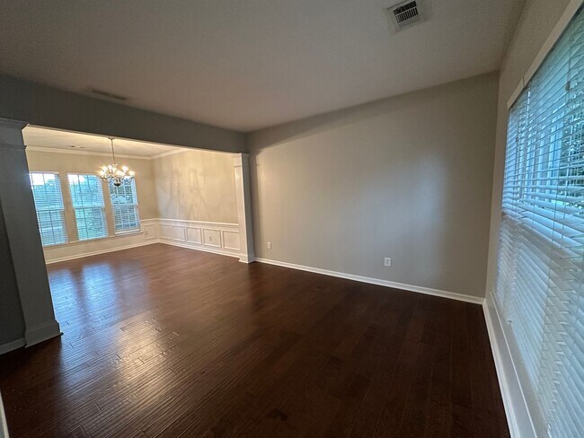 Foto del edificio - Beautiful 4 Bed 2.5 Bath Home In Brentwood!