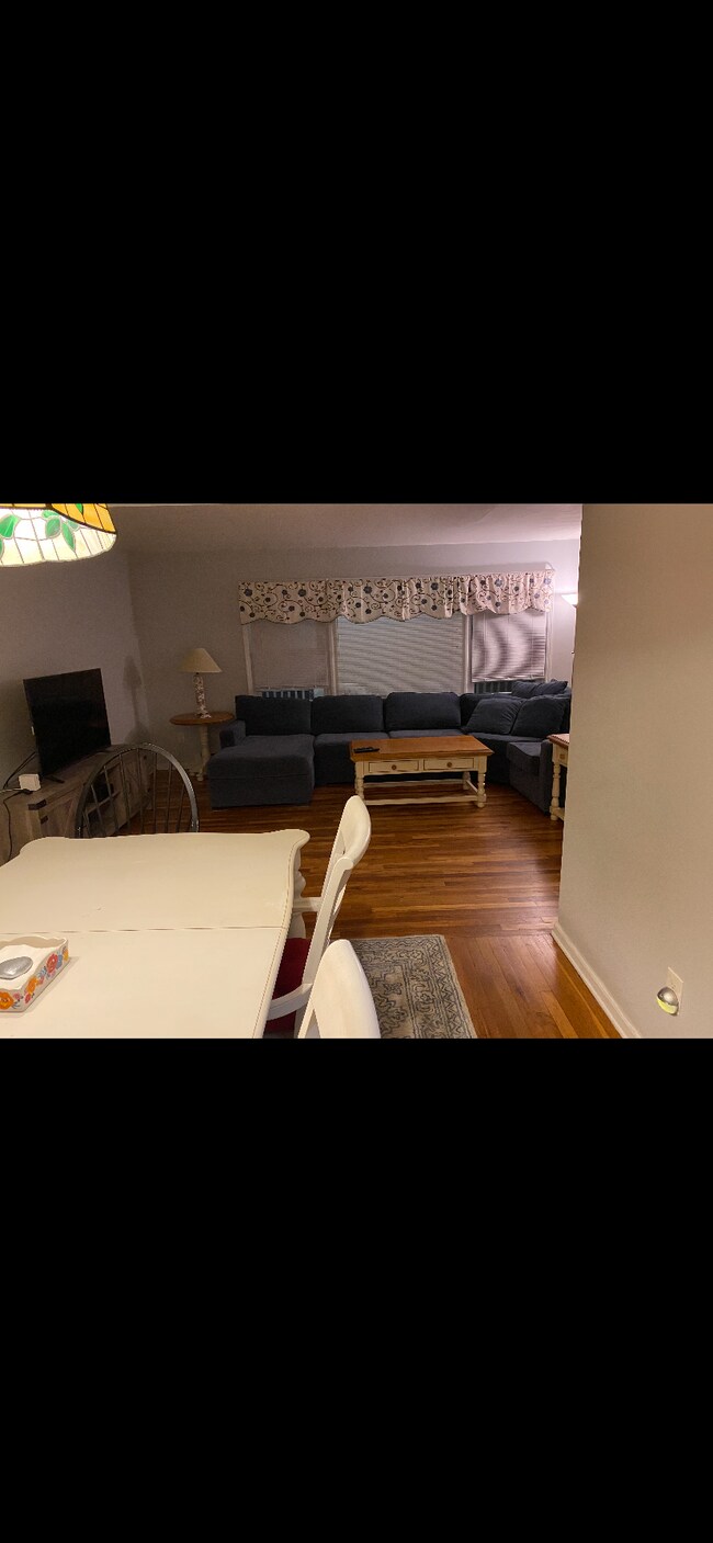 Foto del edificio - 213 Brinley Ave