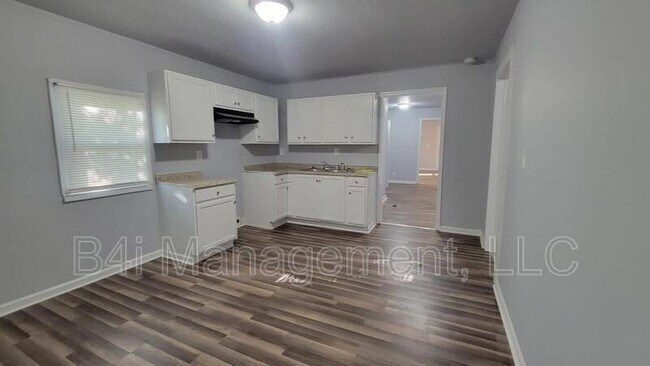 Building Photo - 123 Ward St