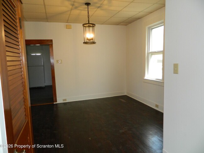 Building Photo - 127 E Pine St