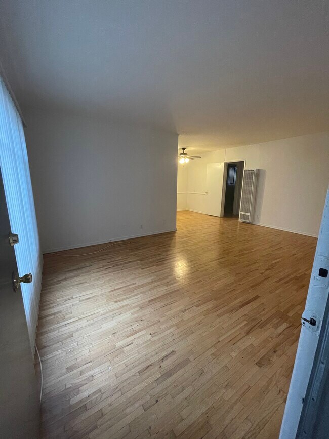 Foto del edificio - 11841 Goshen Ave