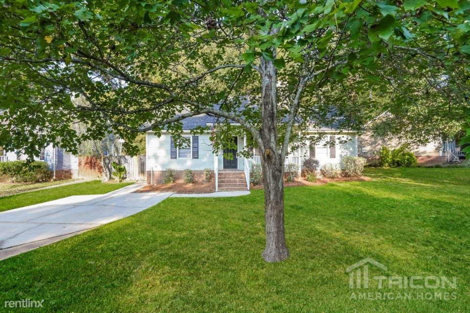 Primary Photo - 129 Botany Dr