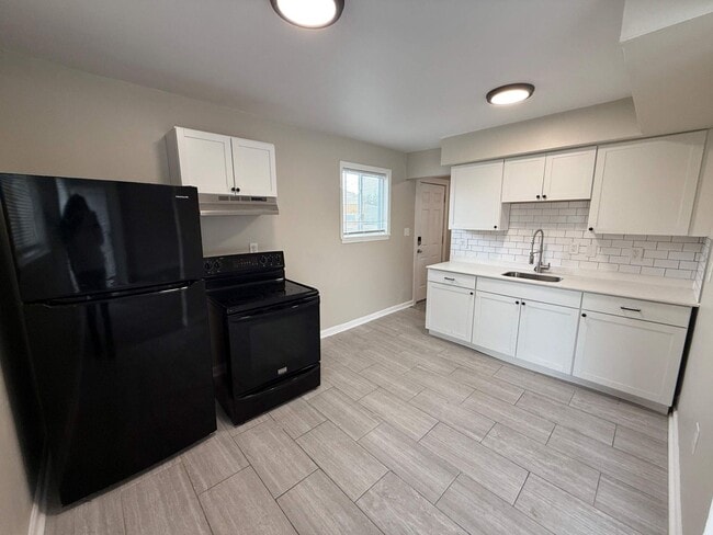 Building Photo - Renovated 3-Bedroom Home – Section 8 Accep...