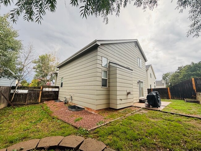 Foto del edificio - 6140 Faxon Ct