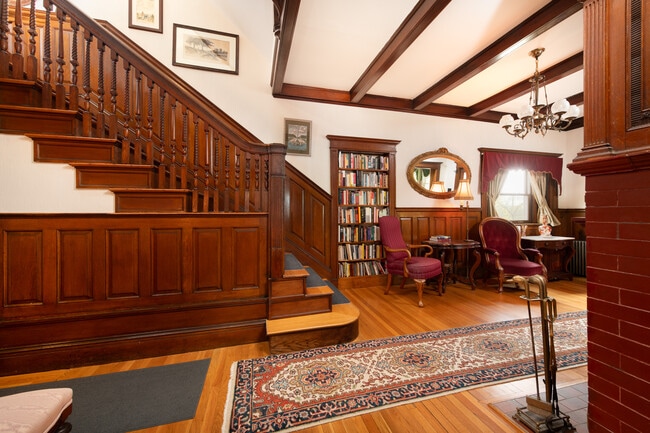 Building Photo - 318 Metropolitan Ave