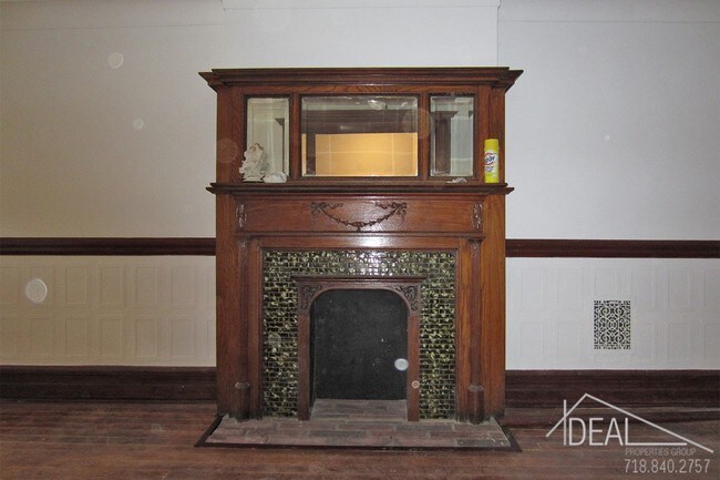 Building Photo - 415 5th St