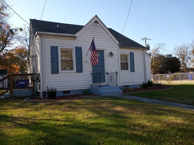 Building Photo - Norfolk:3 Bedroom , 2 Bath Located Near Cr...