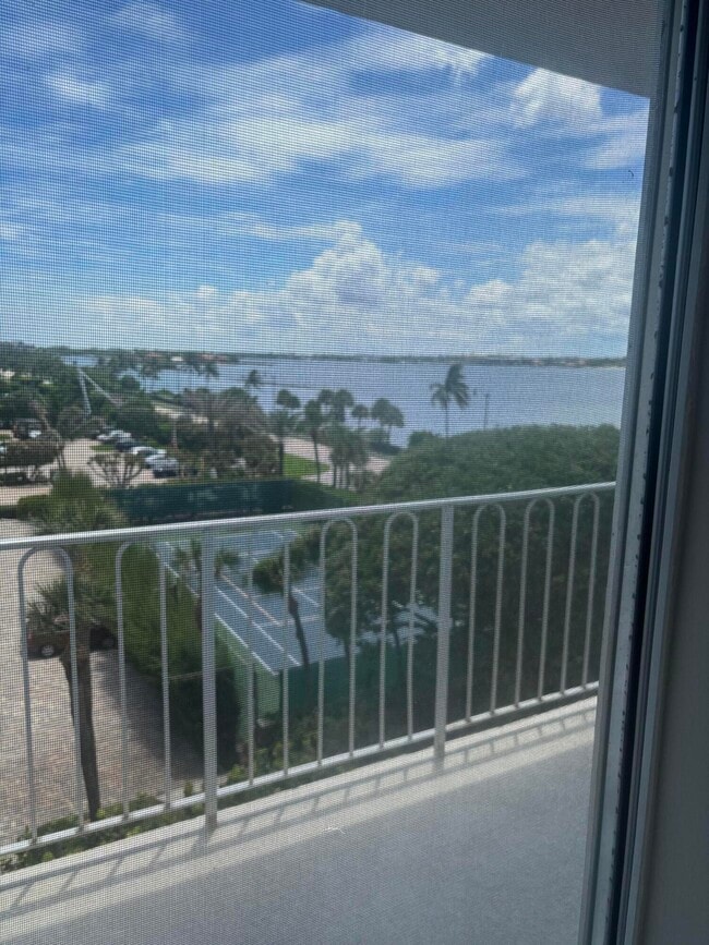 Foto del edificio - 3230 S Ocean Blvd