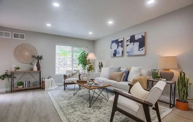 Building Photo - Welcome to La Jolla!