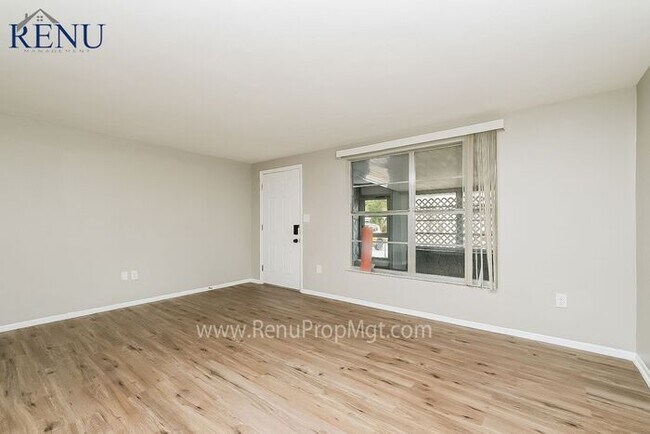 Foto del edificio - This Summer Special is Heating Up!: 50% of...