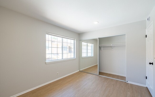 Interior Photo - 5302 Colodny Ave