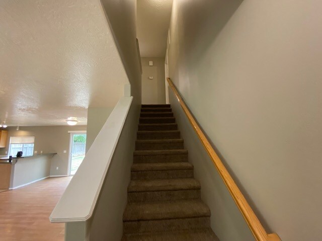 Foto del edificio - 16653 New Colony Ave