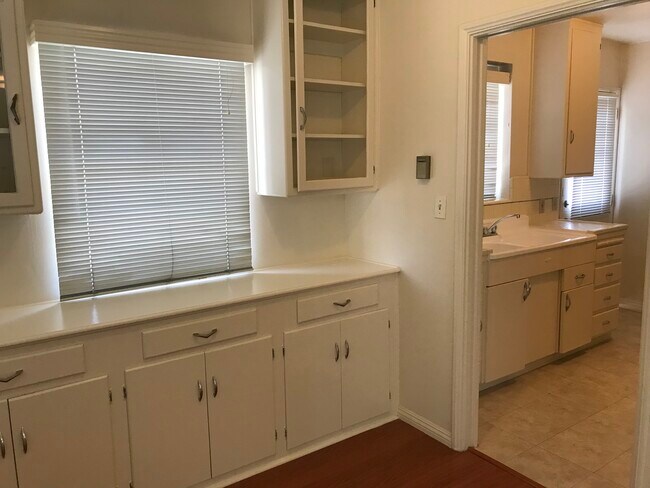 Foto del edificio - 5662 N Muscatel Ave