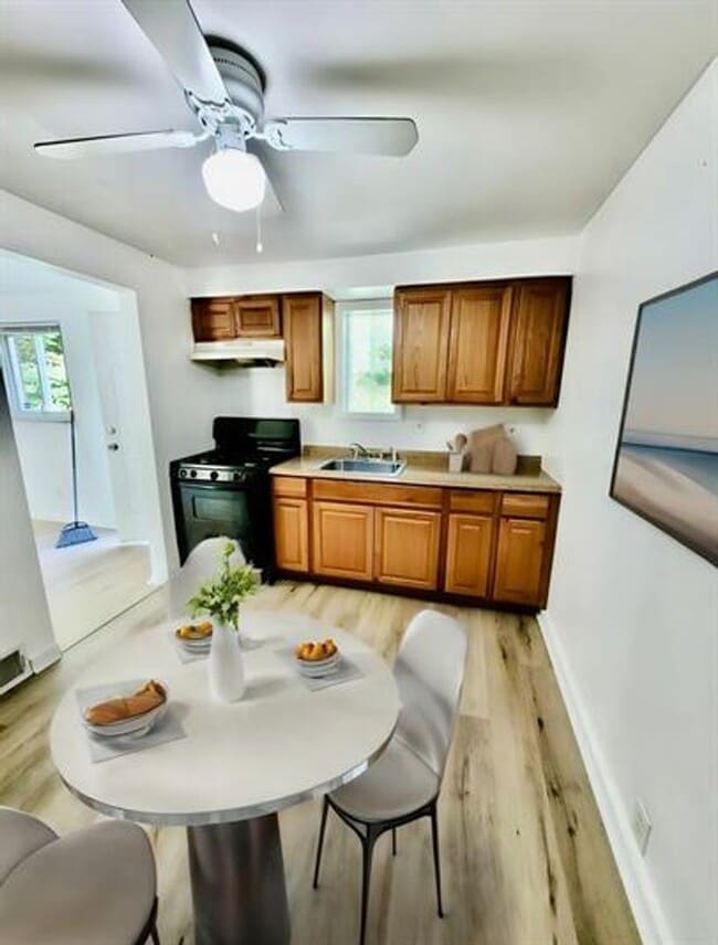 Photo - 185 Howard St House