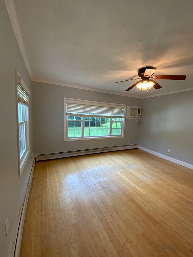 Sala de estar - 230 School St