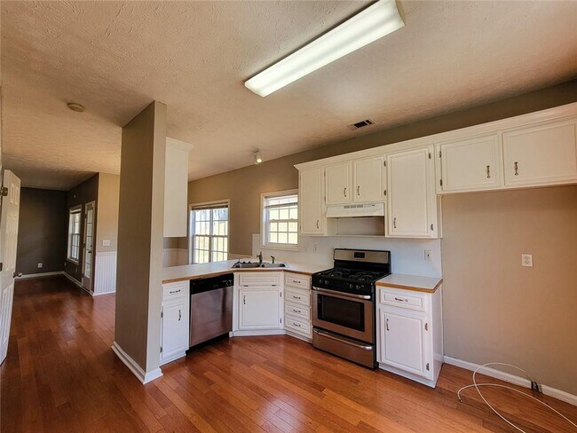 Building Photo - 804 Hampton Way