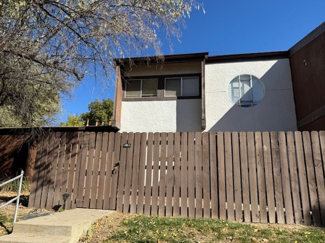 Foto principal - ALL PROSPECTIVE TENANTS MUST SUBMIT A $58 ...