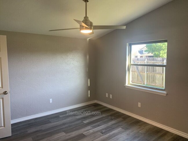 Building Photo - Moore 2 bed - STORM SHELTER
