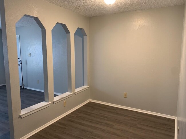 Building Photo - 219 Fry St