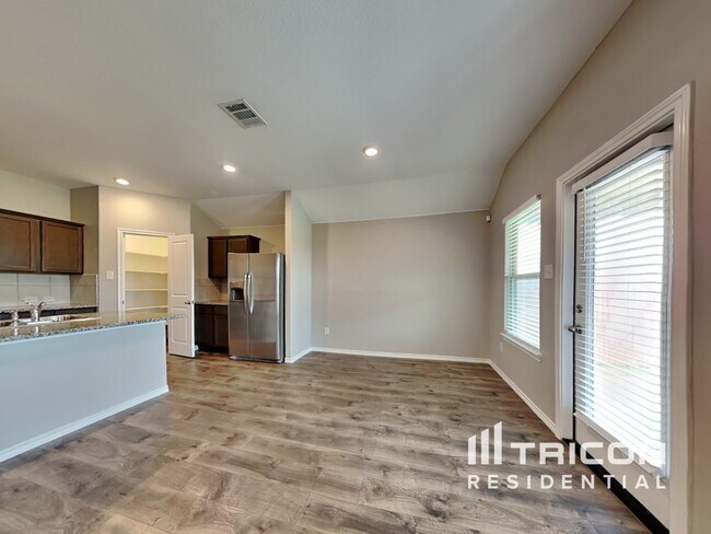 Building Photo - 821 Alton Dr