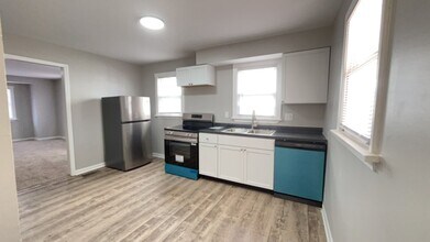 Building Photo - 2302 S Hackley St