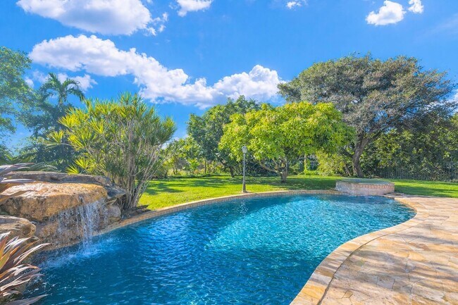 Foto del edificio - 916 Roberts Rd