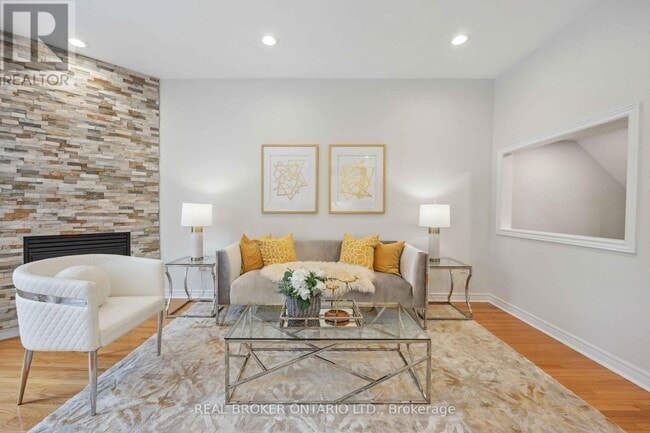 Building Photo - 255 Shaftsbury Ave