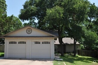 Building Photo - 1606 Southgate Cir