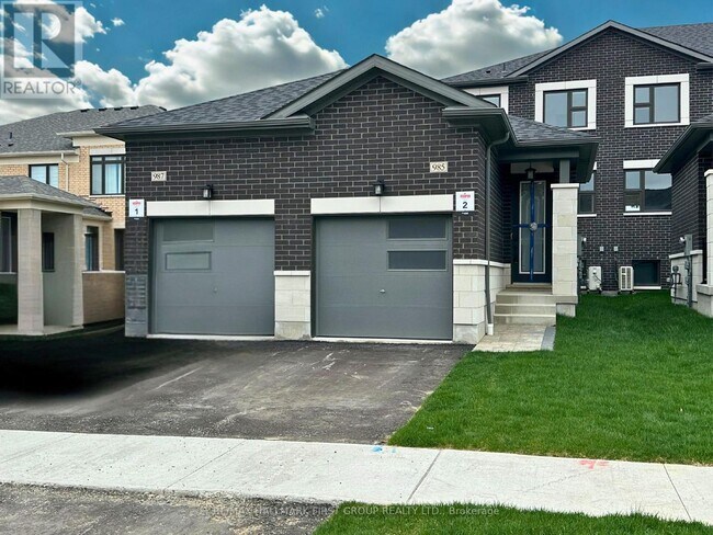 Building Photo - 985 Crowsnest Holw