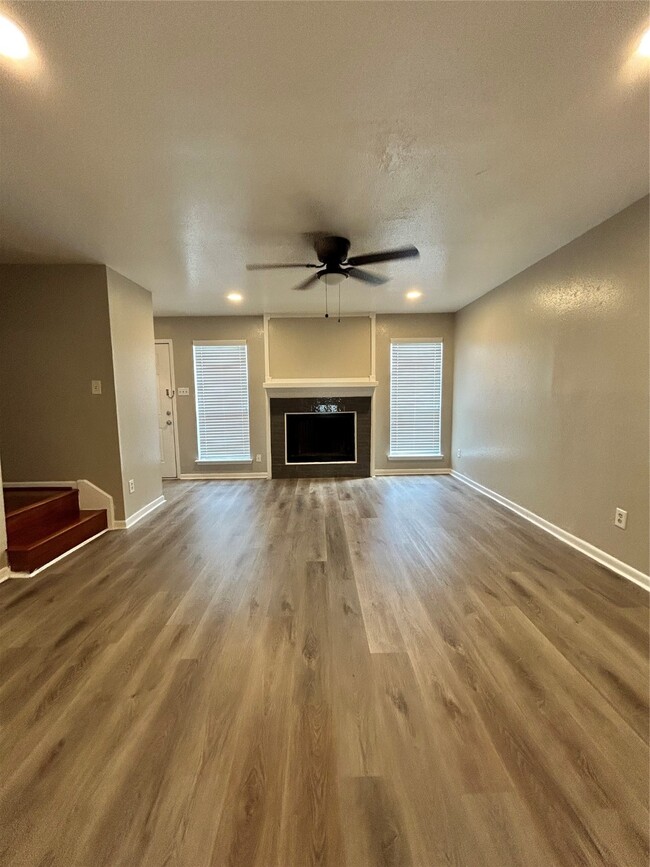 Building Photo - 3901 Woodchase Dr