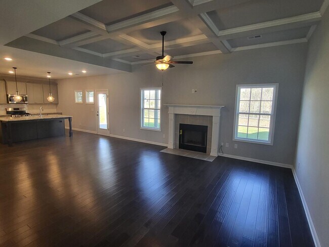 Building Photo - Inviting 5 Bedroom 3 Bath Beautiful Rental