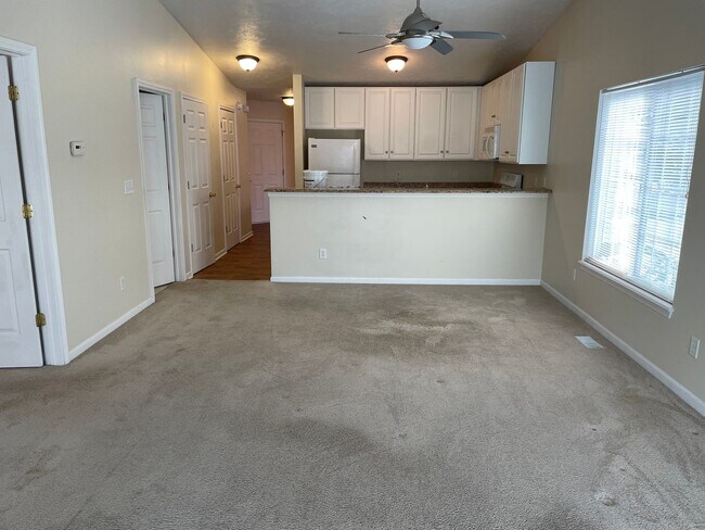 Building Photo - Forest Hills Condo available now