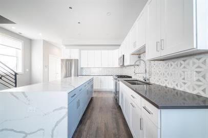Building Photo - 556 W 18th St