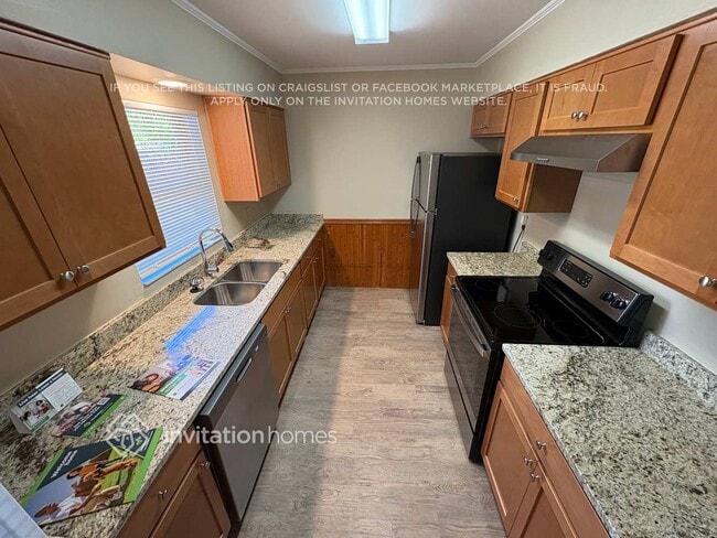 Building Photo - 2310 Sandrala Dr