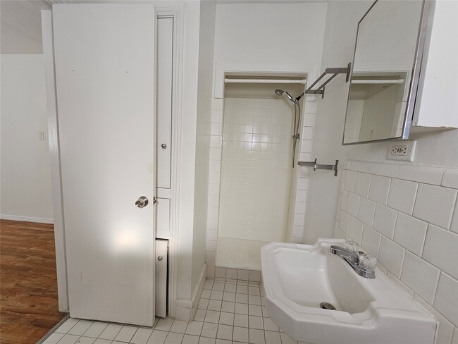 Building Photo - 4311 W Alabama St