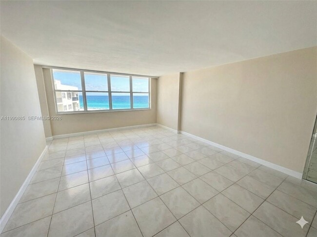 Building Photo - 6039 Collins Ave