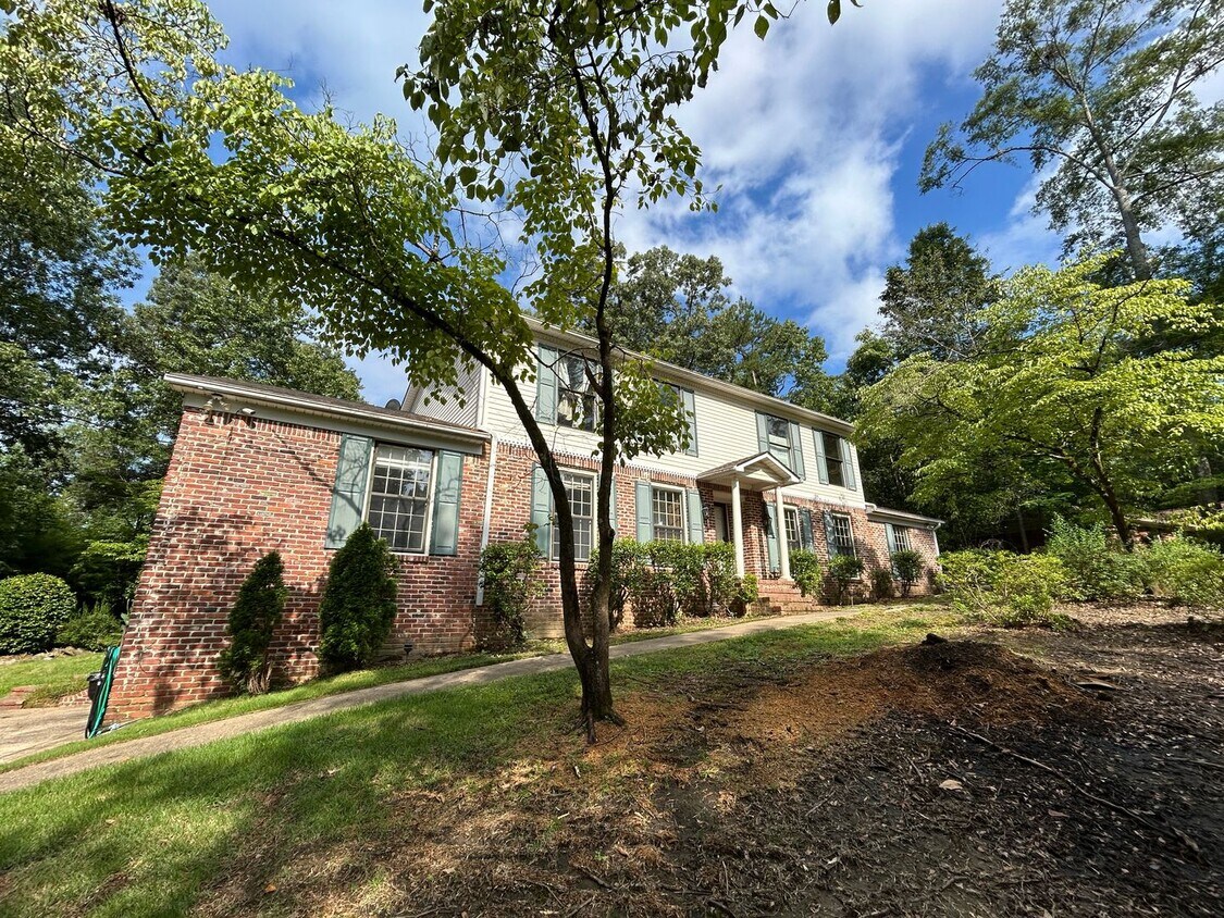 Foto principal - 3553 Hampshire Dr