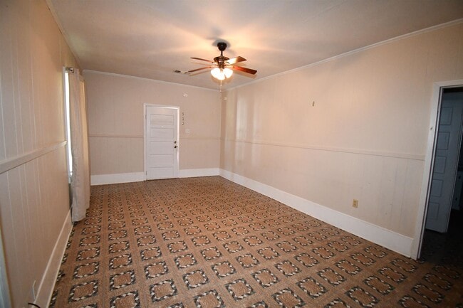 Building Photo - 929 John Stine Rd