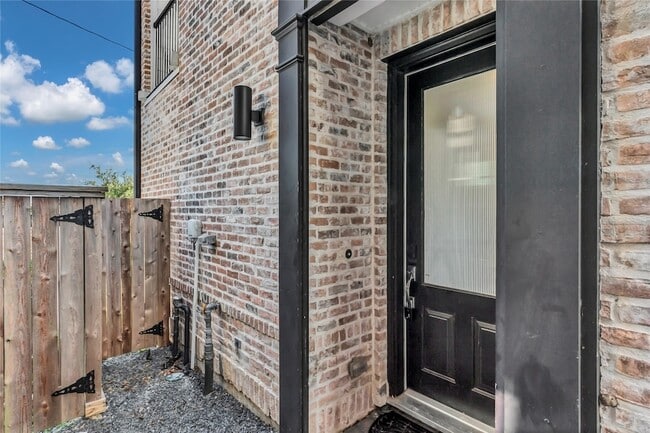 Building Photo - 4128 Willowbend Blvd