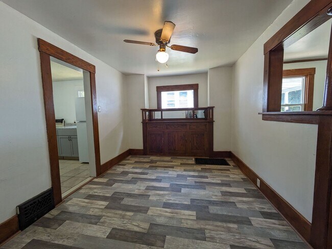 Building Photo - 2 Bedroom One Bath Available For Rent In B...