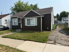 Building Photo - 28218 Maple St