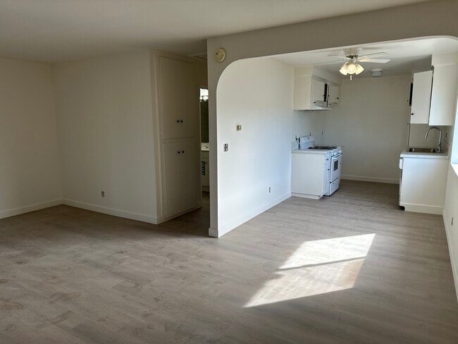 Building Photo - 17011 Pinehurst Ln