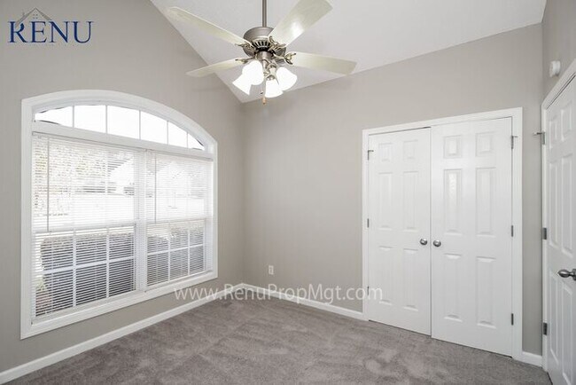 Foto del edificio - Now Available!