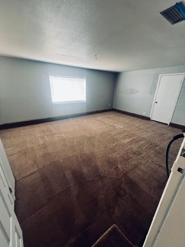 Building Photo - Lock in ($2100) off February 2026  if you ...