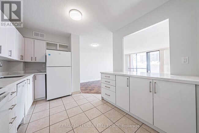 Building Photo - 2220 Marine Dr