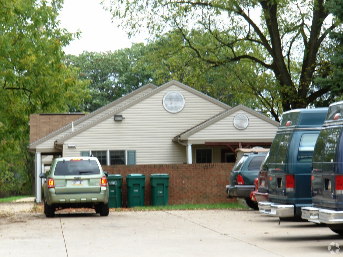 13061308 Almond St, Williamsport, PA 17701 Apartments in